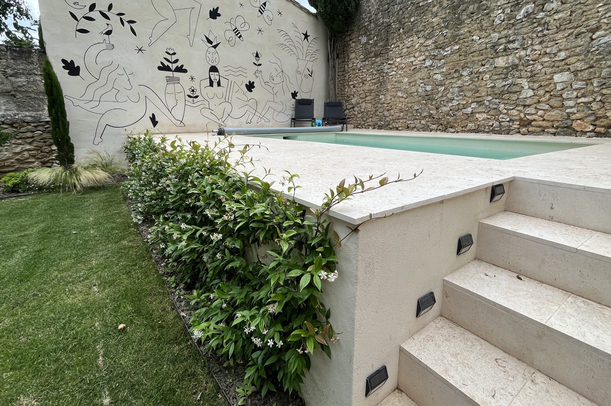 Terrasse et plage de piscine