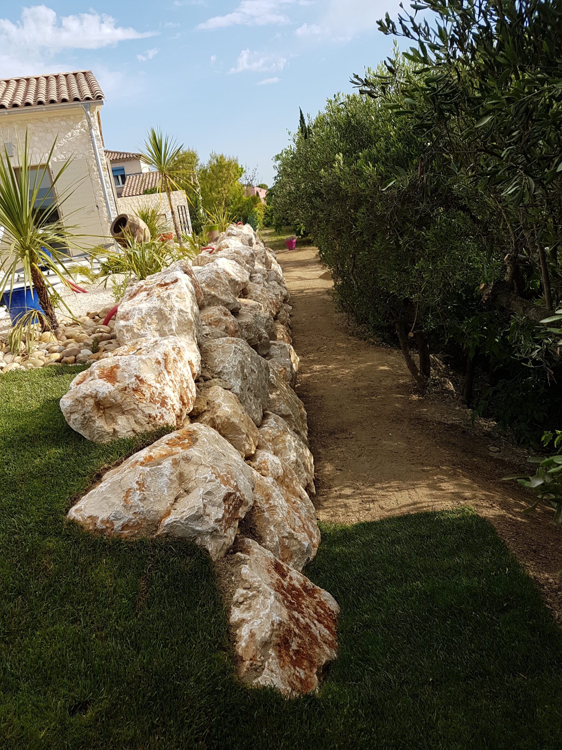 Les Jeunes Pousses réalisent le terrassement de votre extérieur