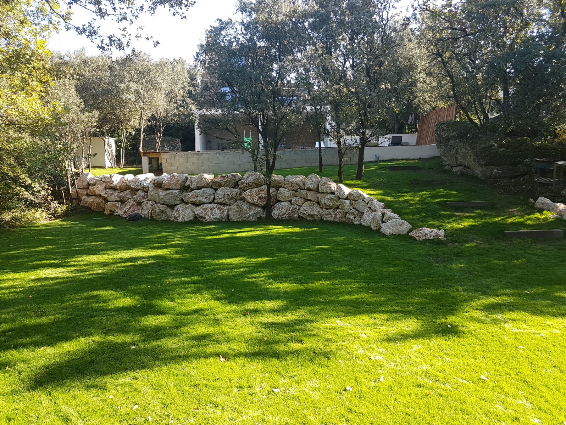 Les Jeunes Pousses réalisent le terrassement de votre extérieur