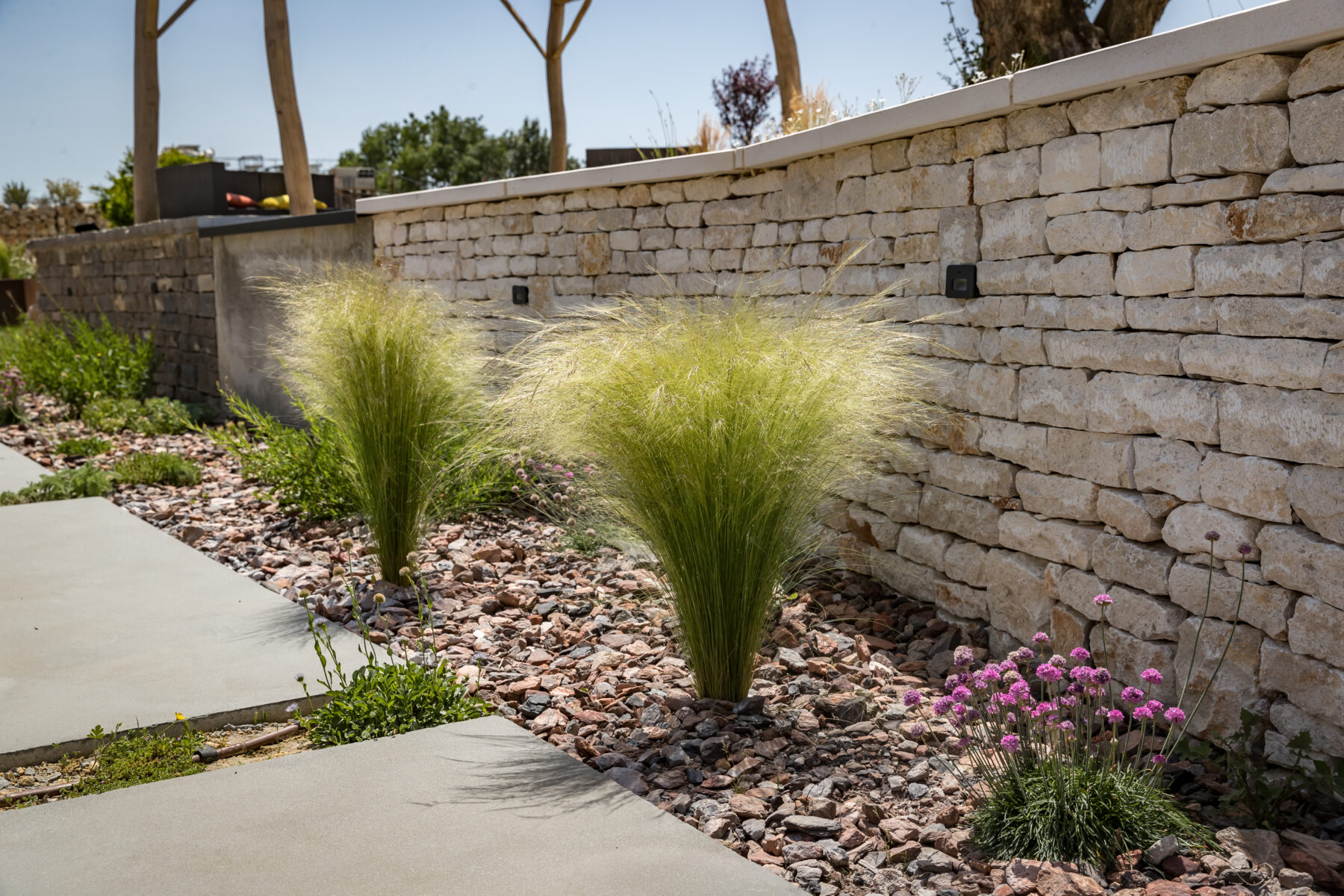 Les Jeunes Pousses réalisent le terrassement de votre extérieur