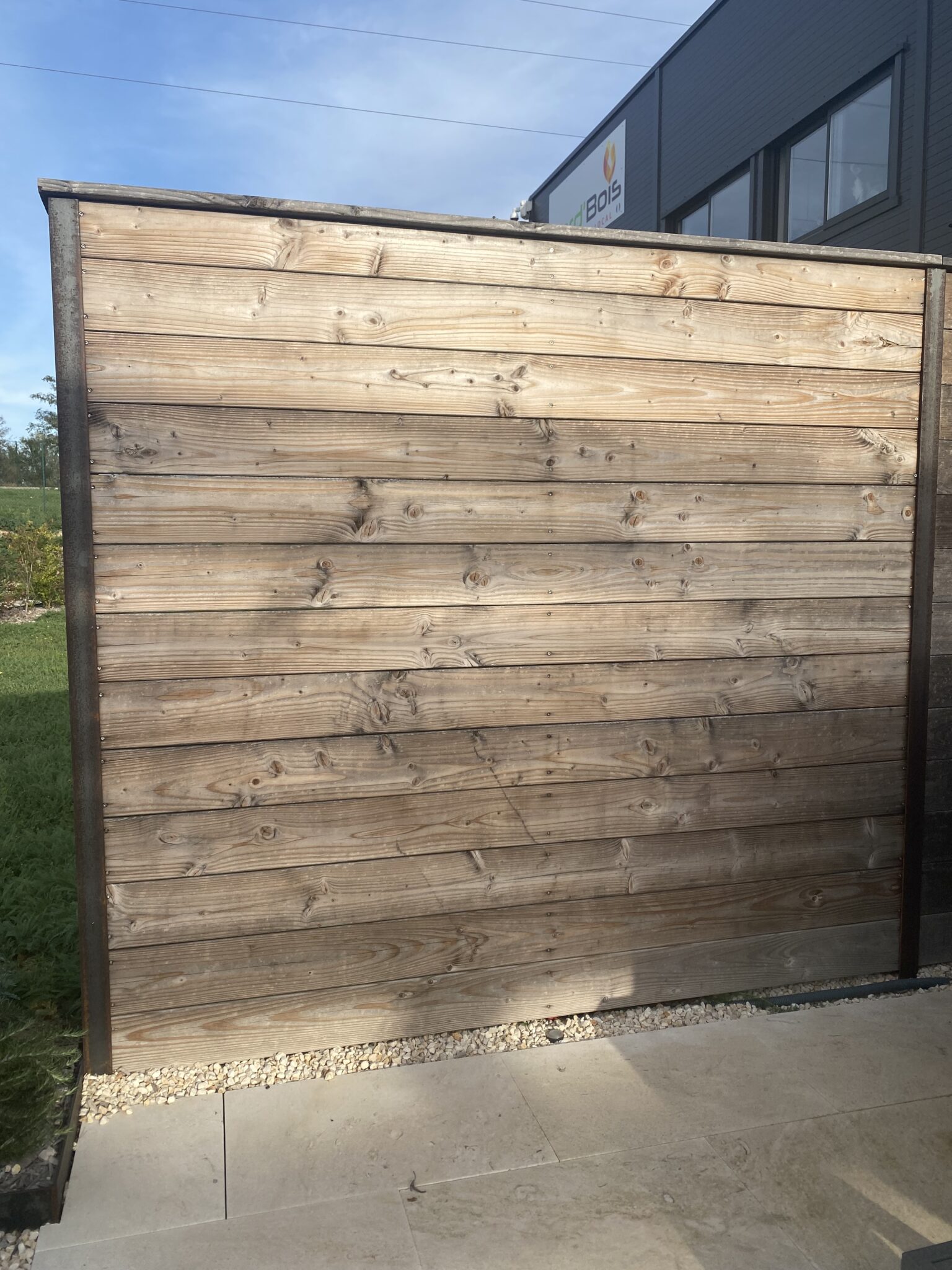 Clôturer votre jardin avec un brise vue en bois