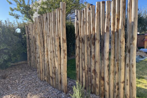 Clôturer votre jardin avec des piquets châtaigner